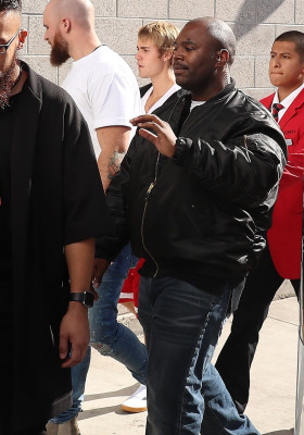 11.04 | Justin Bieber chegando na Hillsong Conference em Los Angeles, CA