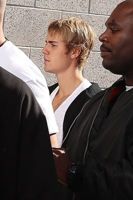 11.04 | Justin Bieber chegando na Hillsong Conference em Los Angeles, CA