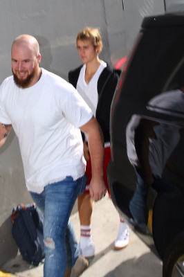 11.04 | Justin Bieber chegando na Hillsong Conference em Los Angeles, CA