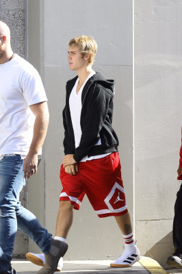 11.04 | Justin Bieber chegando na Hillsong Conference em Los Angeles, CA