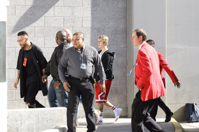 11.04 | Justin Bieber chegando na Hillsong Conference em Los Angeles, CA