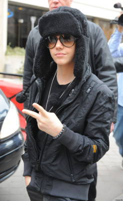 22.02 | Justin Bieber deixando a rádio ADO FM em Paris