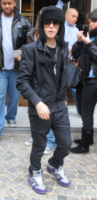 22.02 | Justin Bieber deixando a rádio ADO FM em Paris