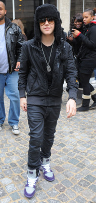 22.02 | Justin Bieber deixando a rádio ADO FM em Paris