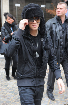 22.02 | Justin Bieber deixando a rádio ADO FM em Paris