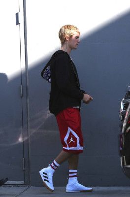 11.04 | Justin Bieber deixando à Hillsong Conference em Los Angeles, CA