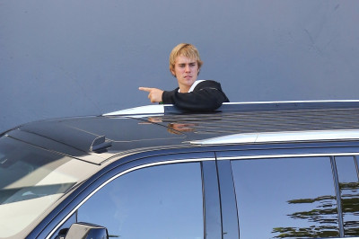 11.04 | Justin Bieber deixando à Hillsong Conference em Los Angeles, CA