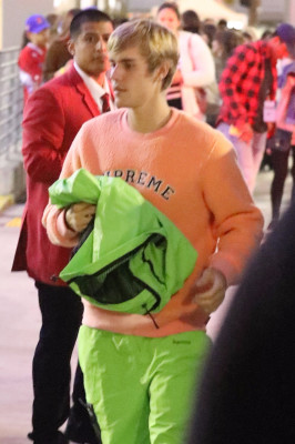 11.04 | Justin Bieber deixando à Hillsong Conference em Los Angeles, CA