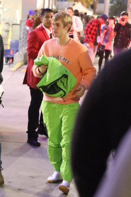 11.04 | Justin Bieber deixando à Hillsong Conference em Los Angeles, CA