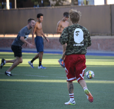11.07 | Justin Bieber jogando bola em Los Angeles, Califórnia