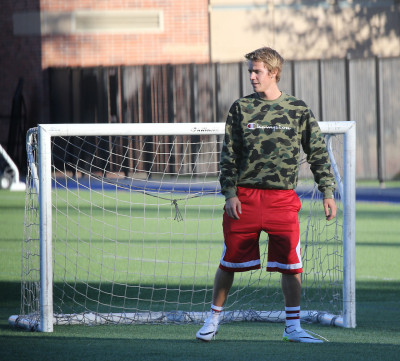 11.07 | Justin Bieber jogando bola em Los Angeles, Califórnia