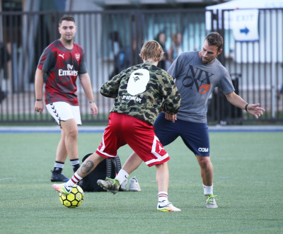 11.07 | Justin Bieber jogando bola em Los Angeles, Califórnia