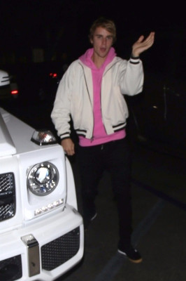15.11 | Justin Bieber chegando no LA Kings Valley Ice Center em Panorama City, CA