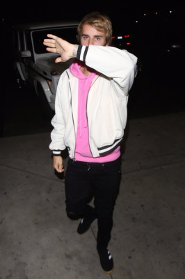 15.11 | Justin Bieber chegando no LA Kings Valley Ice Center em Panorama City, CA