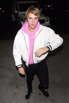 15.11 | Justin Bieber chegando no LA Kings Valley Ice Center em Panorama City, CA