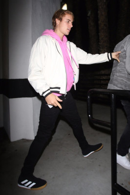 15.11 | Justin Bieber chegando no LA Kings Valley Ice Center em Panorama City, CA