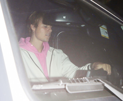 15.11 | Justin Bieber chegando no LA Kings Valley Ice Center em Panorama City, CA