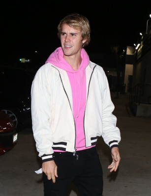 15.11 | Justin Bieber chegando no LA Kings Valley Ice Center em Panorama City, CA