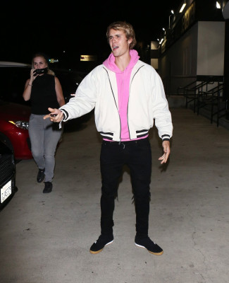 15.11 | Justin Bieber chegando no LA Kings Valley Ice Center em Panorama City, CA