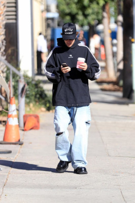 11.11 | Aparição em Los Angeles, Califórnia.