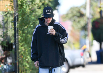 11.11 | Aparição em Los Angeles, Califórnia.