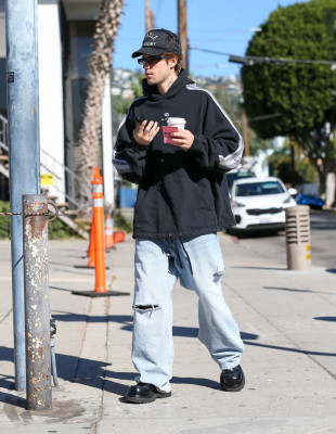 11.11 | Aparição em Los Angeles, Califórnia.