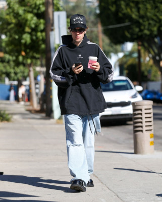 11.11 | Aparição em Los Angeles, Califórnia.