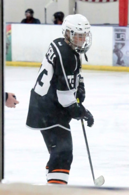 15.11 | Justin Bieber jogando hóquei no LA Kings Valley Ice Center em Panorama City, CA