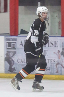 15.11 | Justin Bieber jogando hóquei no LA Kings Valley Ice Center em Panorama City, CA