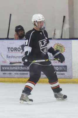 15.11 | Justin Bieber jogando hóquei no LA Kings Valley Ice Center em Panorama City, CA