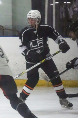 15.11 | Justin Bieber jogando hóquei no LA Kings Valley Ice Center em Panorama City, CA