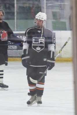 15.11 | Justin Bieber jogando hóquei no LA Kings Valley Ice Center em Panorama City, CA