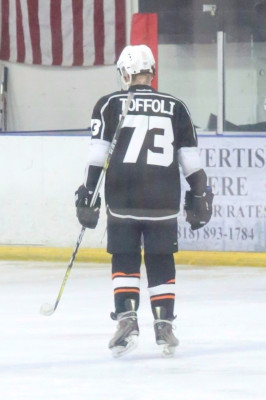 15.11 | Justin Bieber jogando hóquei no LA Kings Valley Ice Center em Panorama City, CA