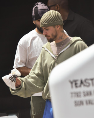29.05 | Em um food truck de bagels em West Hollywood