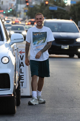 30.05 | Durante um jantar no Escuela em Los Angeles