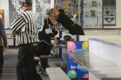 15.11 | Justin Bieber no LA Kings Valley Ice Center em Panorama City, CA