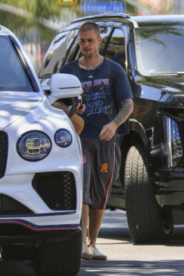 30.05 | Justin e Hailey Bieber chegando no Spa em Los Angeles