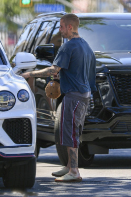 30.05 | Justin e Hailey Bieber chegando no Spa em Los Angeles