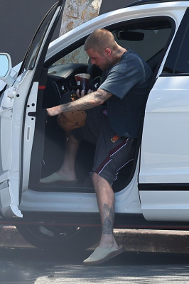 30.05 | Justin e Hailey Bieber chegando no Spa em Los Angeles