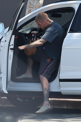 30.05 | Justin e Hailey Bieber chegando no Spa em Los Angeles