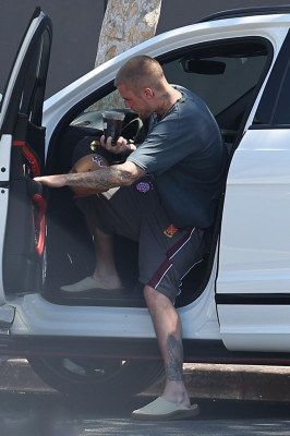 30.05 | Justin e Hailey Bieber chegando no Spa em Los Angeles