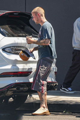 30.05 | Justin e Hailey Bieber chegando no Spa em Los Angeles