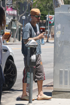 30.05 | Justin e Hailey Bieber chegando no Spa em Los Angeles