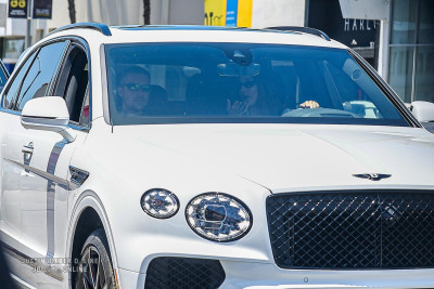 30.05 | Justin e Hailey Bieber chegando no Spa em Los Angeles