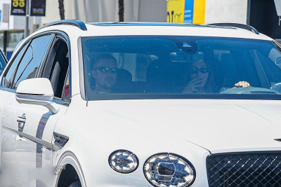 30.05 | Justin e Hailey Bieber chegando no Spa em Los Angeles