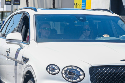 30.05 | Justin e Hailey Bieber chegando no Spa em Los Angeles