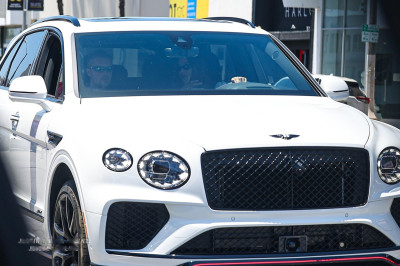 30.05 | Justin e Hailey Bieber chegando no Spa em Los Angeles