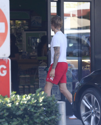 17.11 | Justin Bieber em Hollywood, Califórnia