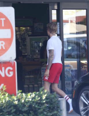 17.11 | Justin Bieber em Hollywood, Califórnia