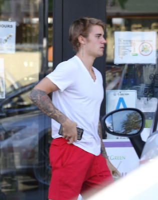 17.11 | Justin Bieber em Hollywood, Califórnia